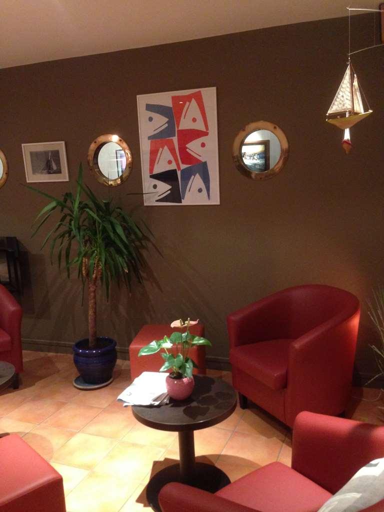 Brit Hotel Des Halles Concarneau Interior foto
