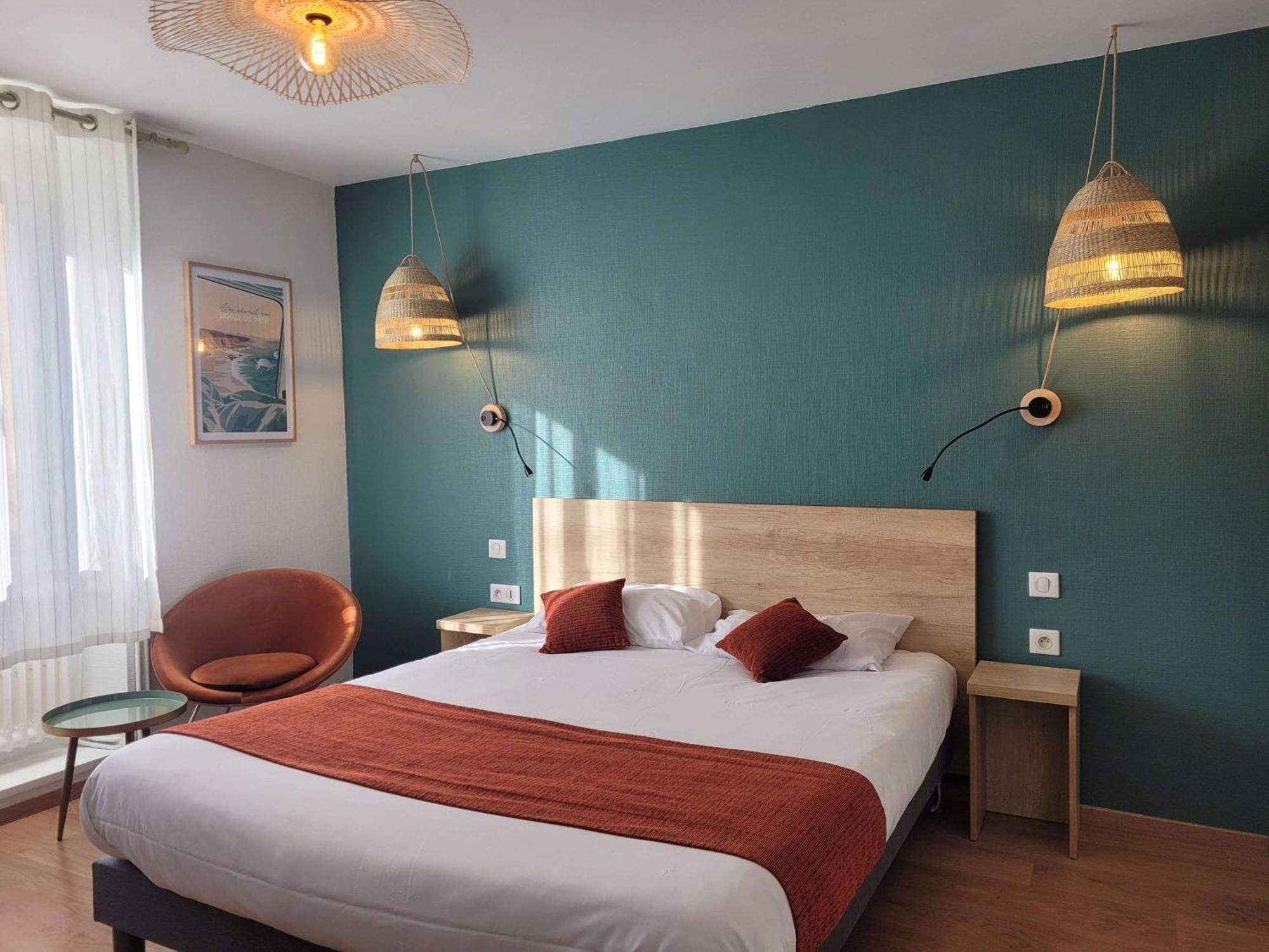 Brit Hotel Des Halles Concarneau Exterior foto
