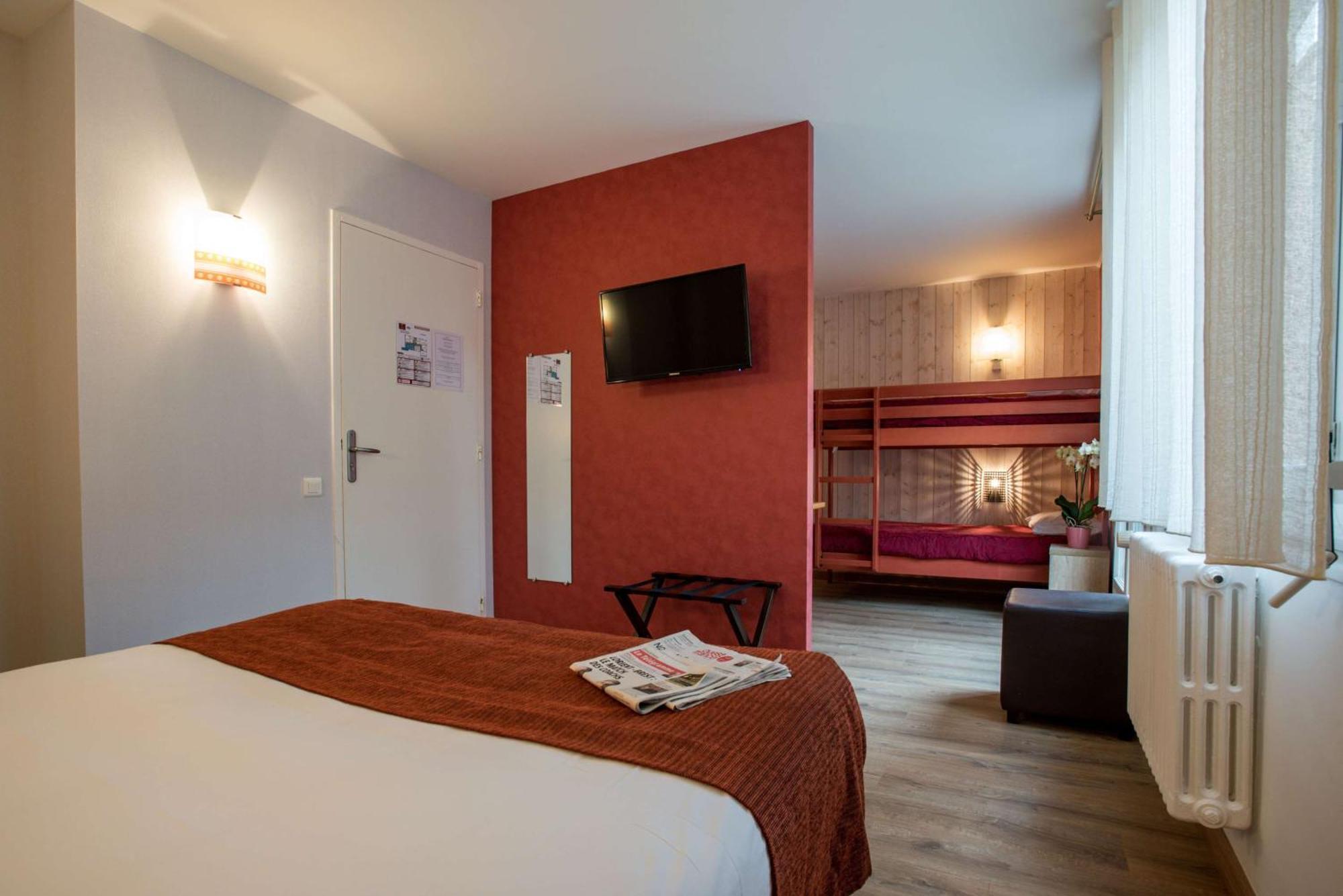 Brit Hotel Des Halles Concarneau Exterior foto
