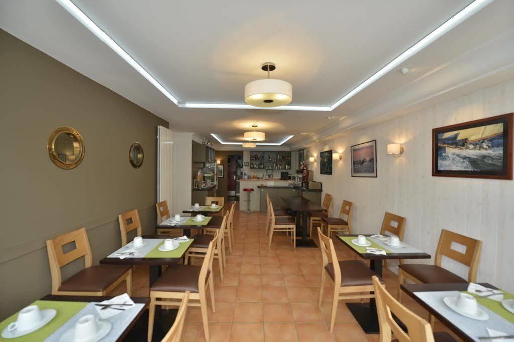 Brit Hotel Des Halles Concarneau Exterior foto
